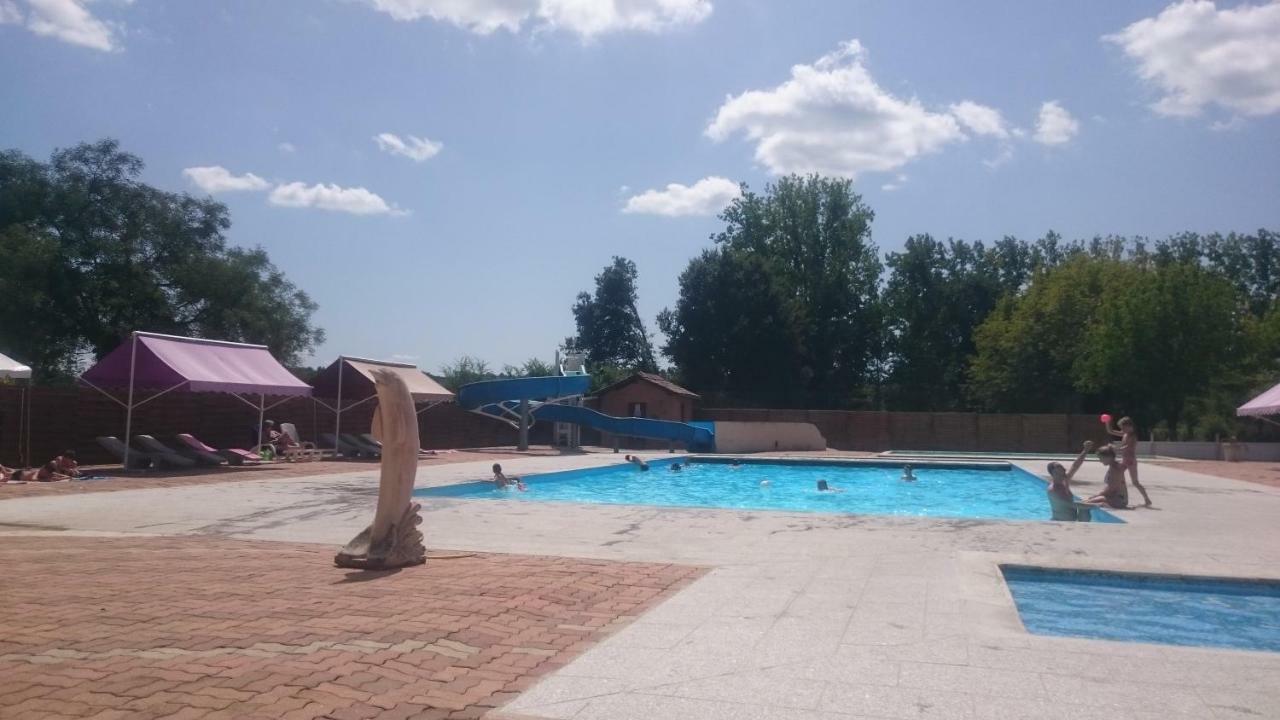 Camping Paradis Le Rocher De La Granelle *